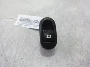 Foto de MANDO ELEVALUNAS DELANTERO IZQUIERDO CITROEN C3 1.4 HDi (68 CV / 50 KW) referencia 96401469XT foto 1