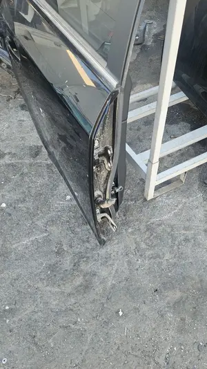 Foto de PUERTA TRASERA DERECHA TOYOTA AVENSIS CROSS SPORT (T27) 1.8 16V CAT (147 CV / 108 KW) referencia 6700305180 foto 2