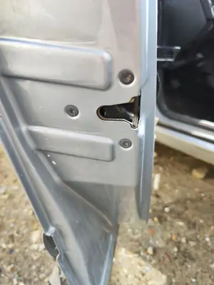 Foto de CERRADURA PUERTA DELANTERA IZQUIERDA PEUGEOT 307 BERLINA (S2) 1.6 16V HDi (90 CV / 66 KW) referencia 9135Z0 foto 2