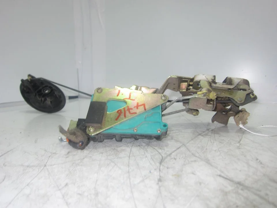 Foto de CERRADURA PUERTA TRASERA IZQUIERDA CHEVROLET MATIZ 0.8 CAT (52 CV / 38 KW)