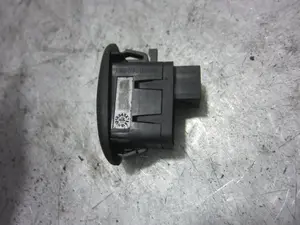 Foto de MANDO ELEVALUNAS DELANTERO DERECHO CITROEN C3 1.4 HDi (68 CV / 50 KW) referencia 96401469XT foto 4
