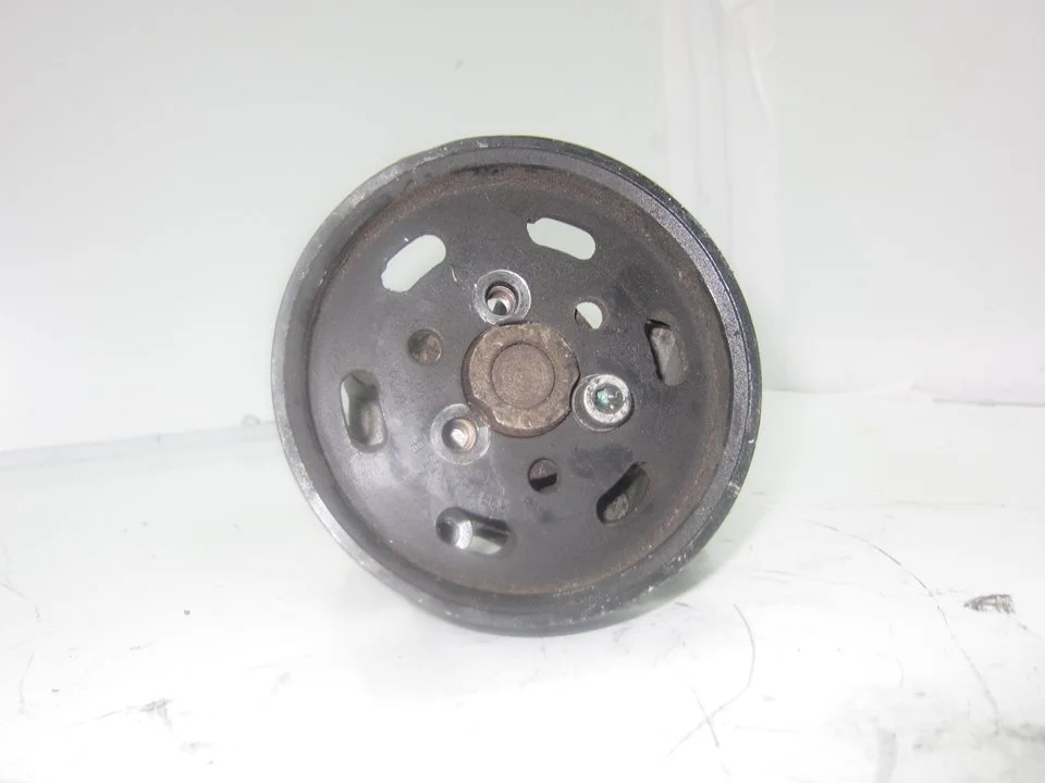 Foto de BOMBA DIRECCION SKODA OCTAVIA BERLINA (1Z3) referencia 038145255B