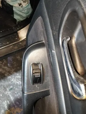 Foto de MANDO ELEVALUNAS TRASERO DERECHO HONDA ACCORD BERLINA (CG7-9/CH1-7)
