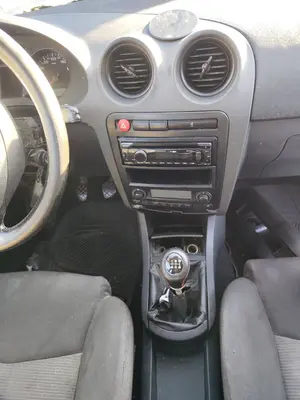 Foto de SISTEMA AUDIO / RADIO CD SEAT CORDOBA BERLINA (6L2) 1.9 TDI (131 CV / 96 KW)