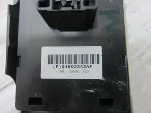 Foto de MANDO ELEVALUNAS DELANTERO IZQUIERDO JEEP GRAND CHEROKEE (WH) 3.0 CRD CAT (218 CV / 160 KW) referencia 04602781AA foto 4