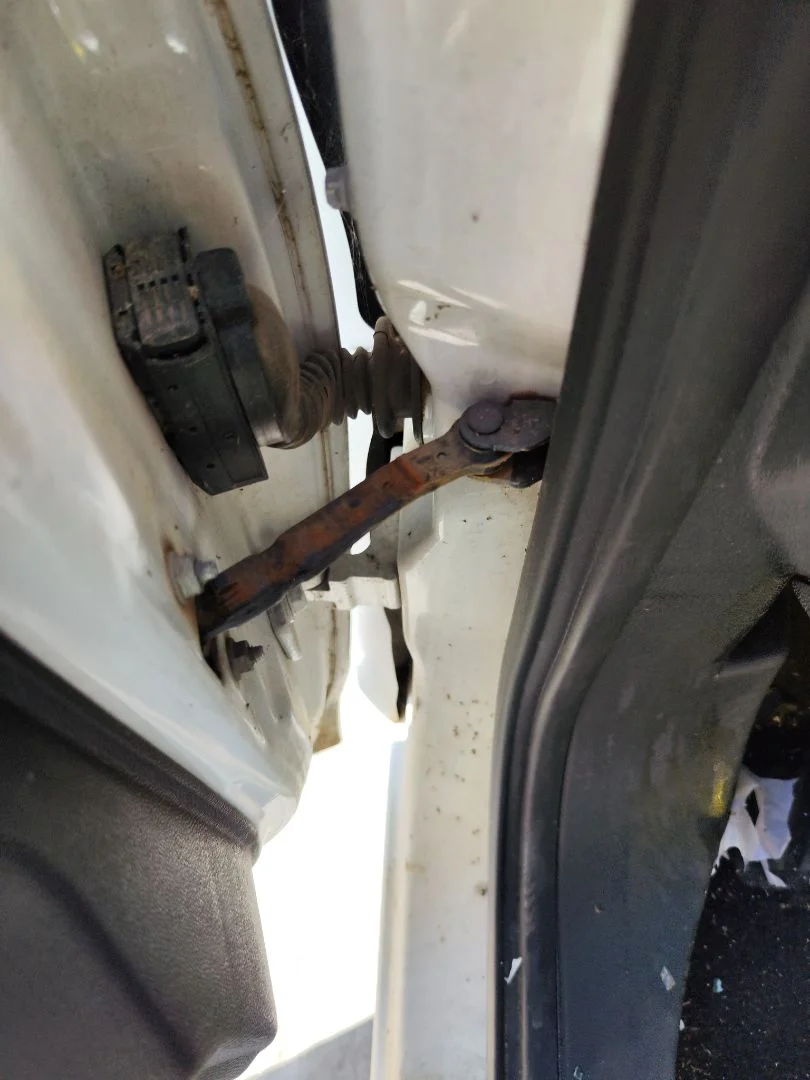 Foto de RETENEDOR PUERTA OPEL CORSA D 1.3 16V CDTI (75 CV / 55 KW) referencia 13242975