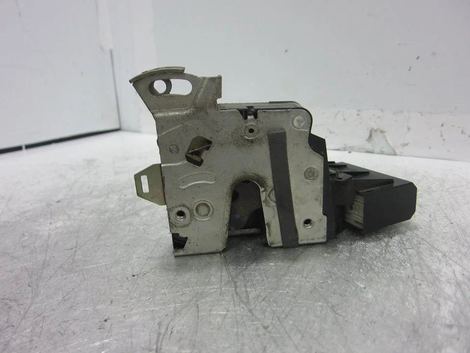 Foto de CERRADURA PUERTA DELANTERA IZQUIERDA BMW SERIE 5 BERLINA (E39) 2.5 24V Turbodiesel CAT (163 CV / 120 KW) referencia 406207
