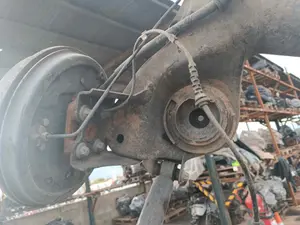 Foto de PUENTE TRASERO OPEL CORSA E foto 6
