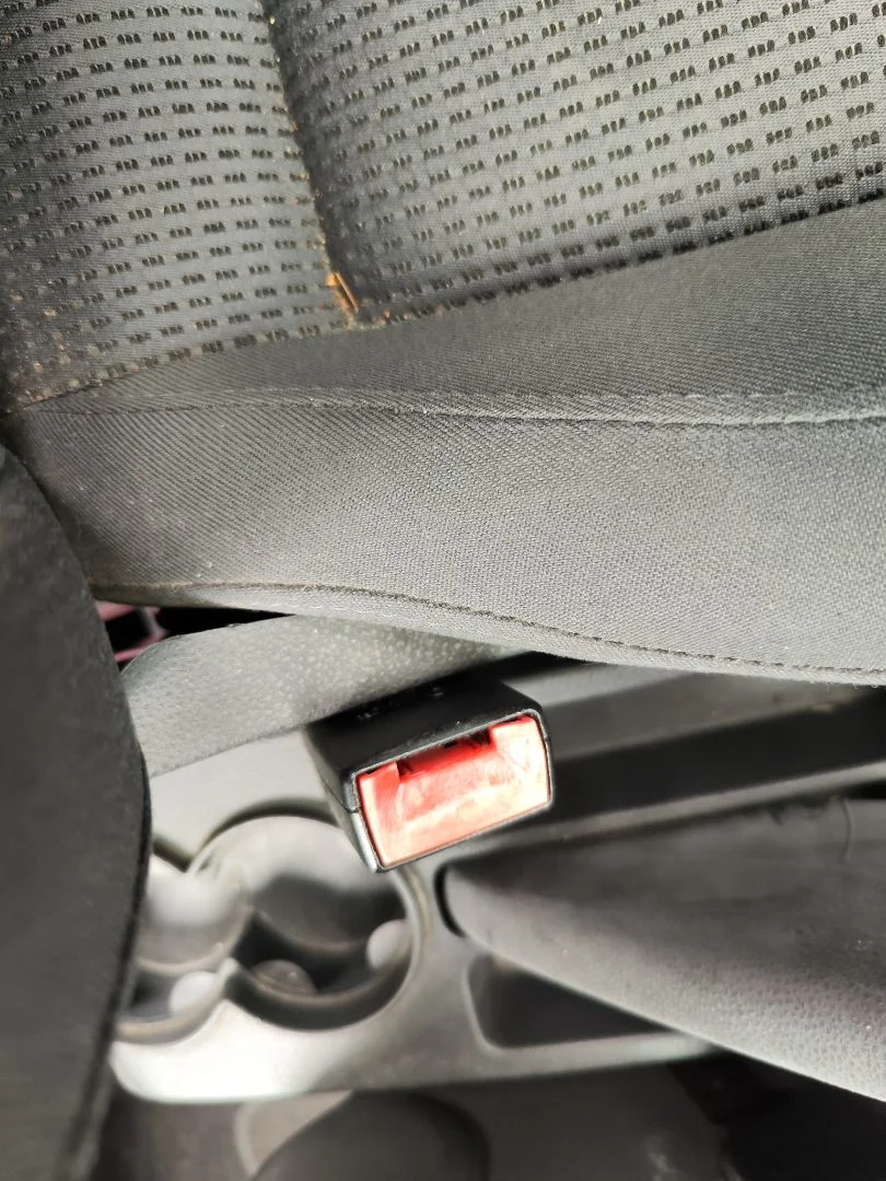 Foto de ENGANCHE CINTURON DELANTERO IZQUIERDO VOLKSWAGEN POLO IV (9N1) 1.4 16V (75 CV / 55 KW)