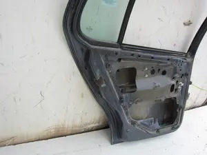 Foto de PUERTA TRASERA IZQUIERDA VOLKSWAGEN POLO III BERLINA (6N2) 1.4 16V (75 CV / 55 KW) foto 14