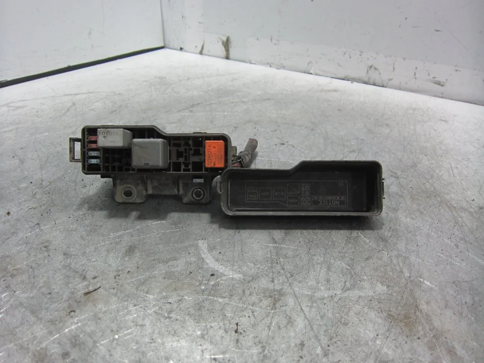 Foto de CAJA RELES / FUSIBLES TOYOTA COROLLA VERSO (R1) 2.2 Turbodiesel CAT (136 CV / 100 KW) referencia 8386P1