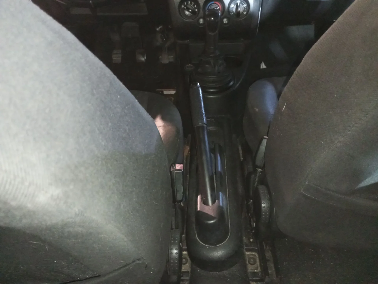 Foto de CONSOLA CENTRAL FORD FIESTA (CBK) 1.4 TDCi CAT (68 CV / 50 KW)