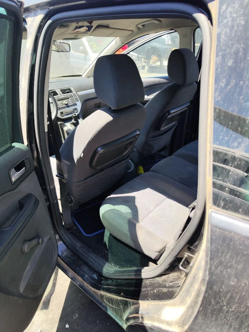 Foto de GOMAS CONTORNO PUERTA FORD FOCUS C-MAX (CAP)(2003) 1.6 TDCi CAT (90 CV / 66 KW)