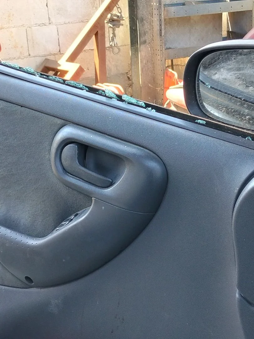 Foto de MANETA INTERIOR DELANTERA IZQUIERDA OPEL CORSA C 1.2 16V CAT (Z 12 XE / LW4) (75 CV / 55 KW)