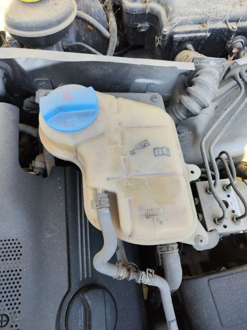 Foto de DEPOSITO EXPANSION AUDI A6 BERLINA (4B2) 2.4 V6 30V (165 CV / 121 KW)