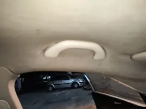 Foto de ASIDERO TECHO DELANTERO IZQUIERDO VOLKSWAGEN PASSAT BERLINA (3C2) 2.0 TDI (140 CV / 103 KW) referencia 1K0857607M
