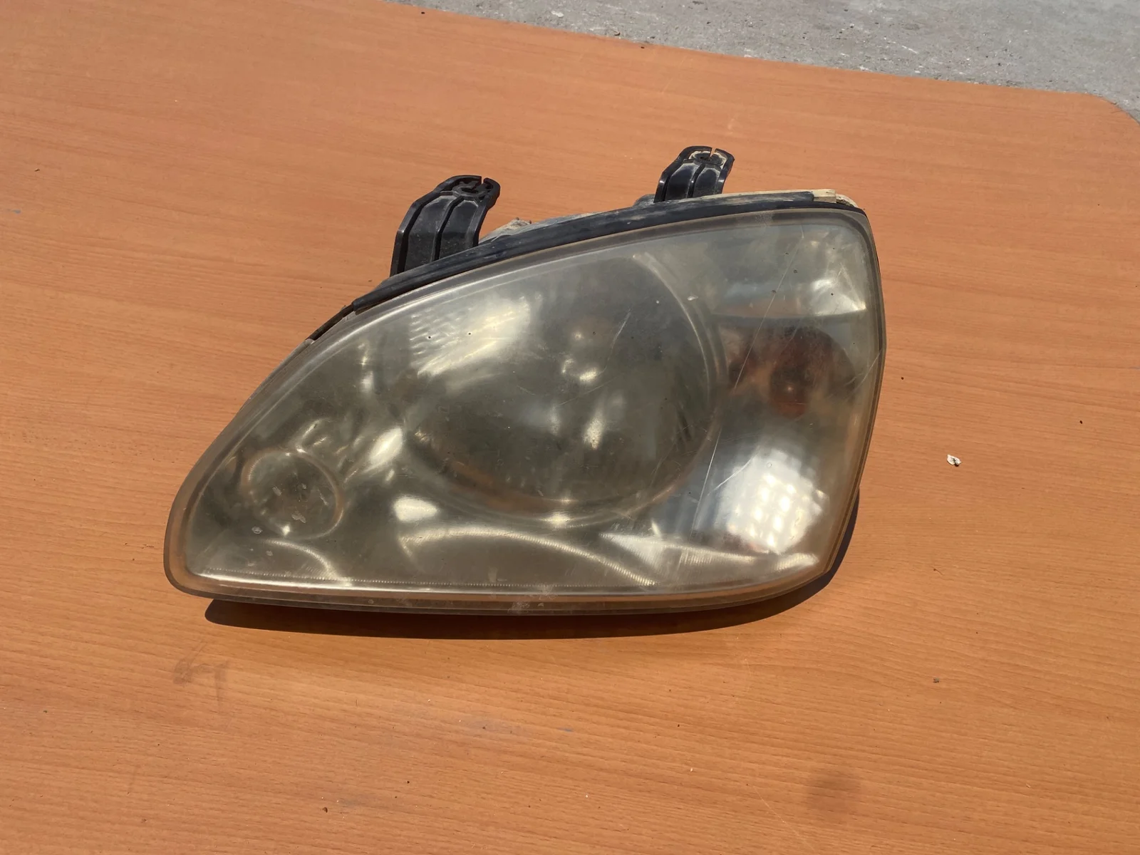 Foto de FARO DERECHO KIA CARENS (RS) 2.0 Turbodiesel CAT (113 CV / 83 KW)