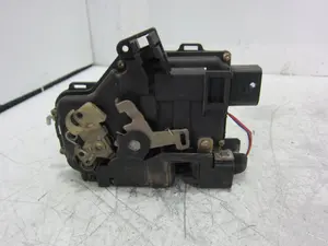 Foto de CERRADURA PUERTA DELANTERA IZQUIERDA AUDI A6 BERLINA (4B2) 2.5 V6 24V TDI (150 CV / 110 KW) referencia 4B0839015B foto 2