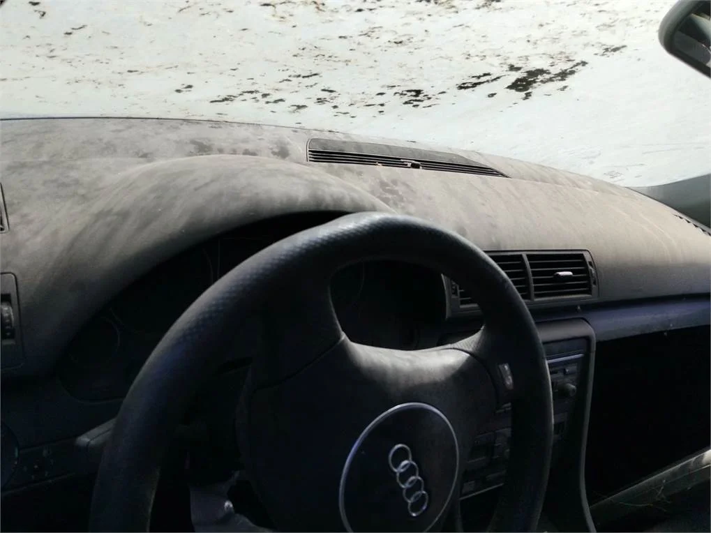 Foto de SALPICADERO AUDI A4 AVANT (8E) 1.9 TDI (131 CV / 96 KW) referencia 8E1857041G FKZ