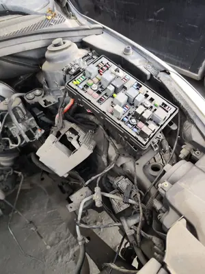 Foto de CAJA RELES / FUSIBLES CHEVROLET CRUZE 2.0 Diesel CAT (163 CV / 120 KW)