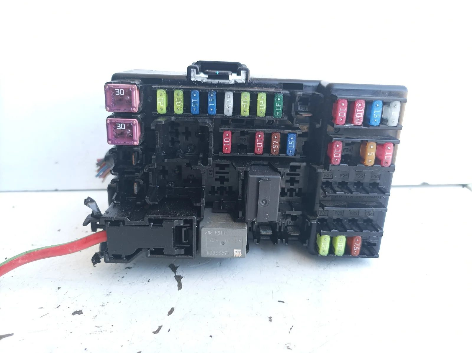Foto de CAJA RELES / FUSIBLES OPEL CORSA E referencia 2B0Z4010F