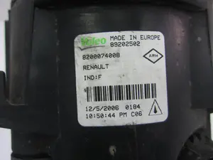 Foto de FARO ANTINIEBLA DERECHO RENAULT SCENIC II (JM) 1.5 dCi Diesel (106 CV / 78 KW) referencia 8200074008 foto 3