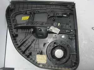 Foto de GUARNECIDO PUERTA TRASERA DERECHA SEAT LEON (1P1) 1.6 TDI (105 CV / 77 KW) referencia 1P0867212 foto 2