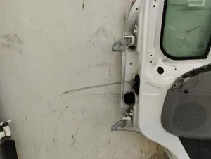 Foto de PUERTA DELANTERA DERECHA PEUGEOT BOXER (333/335) FURGÓN TECHO ELEVADO BAT.4035MM 3.0 HDI FAP CAT (146 CV / 107 KW) foto 4