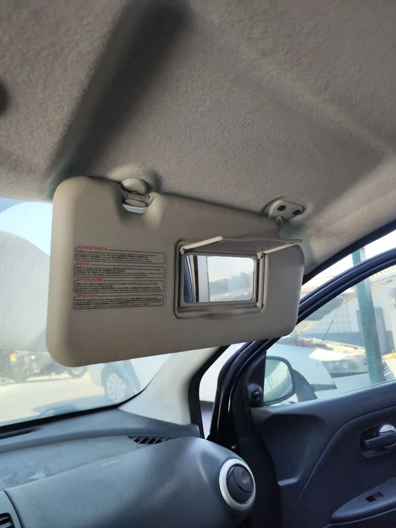 Foto de PARASOL DERECHO NISSAN NOTE (E11E) 1.4 CAT (88 CV / 65 KW)