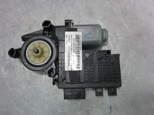 Foto de MOTOR ELEVALUNAS DELANTERO IZQUIERDO CITROEN GRAND C4 PICASSO referencia 9682495680 foto 1