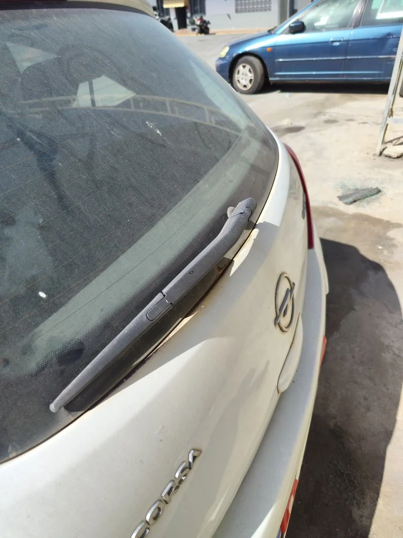 Foto de MOTOR LIMPIA TRASERO OPEL CORSA D 1.3 16V CDTI (75 CV / 55 KW)