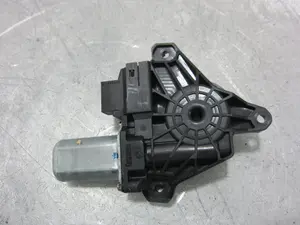 Foto de MOTOR ELEVALUNAS TRASERO IZQUIERDO MERCEDES-BENZ CLASE A (BM 176) 1.5 CDI CAT (109 CV / 80 KW) referencia A246906100 foto 2