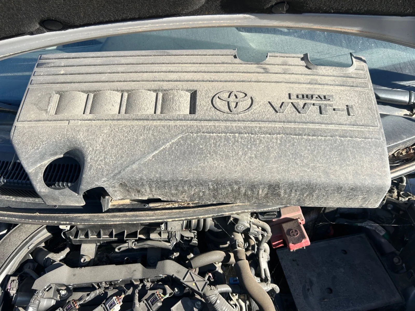 Foto de TAPA MOTOR TOYOTA YARIS (KSP9/SCP9/NLP9) 1.3 16V CAT (101 CV / 74 KW) referencia 126110Y010