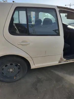 Foto de PUERTA TRASERA DERECHA VOLKSWAGEN GOLF IV BERLINA (1J1)(10.1997) 2.0  (116 CV / 85 KW)