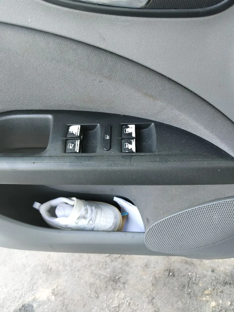 Foto de MANDO ELEVALUNAS DELANTERO IZQUIERDO SEAT ALTEA (5P1) 1.9 TDI (105 CV / 77 KW)