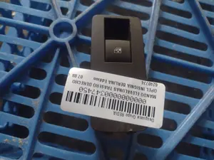 Foto de MANDO ELEVALUNAS TRASERO DERECHO OPEL INSIGNIA BERLINA 2.0 16V CDTI (160 CV / 118 KW) referencia 6240774 foto 1