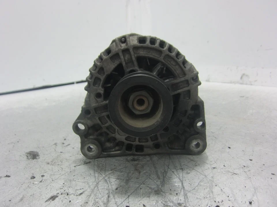 Foto de ALTERNADOR VOLKSWAGEN GOLF IV BERLINA (1J1)(10.1997) referencia 028903028E