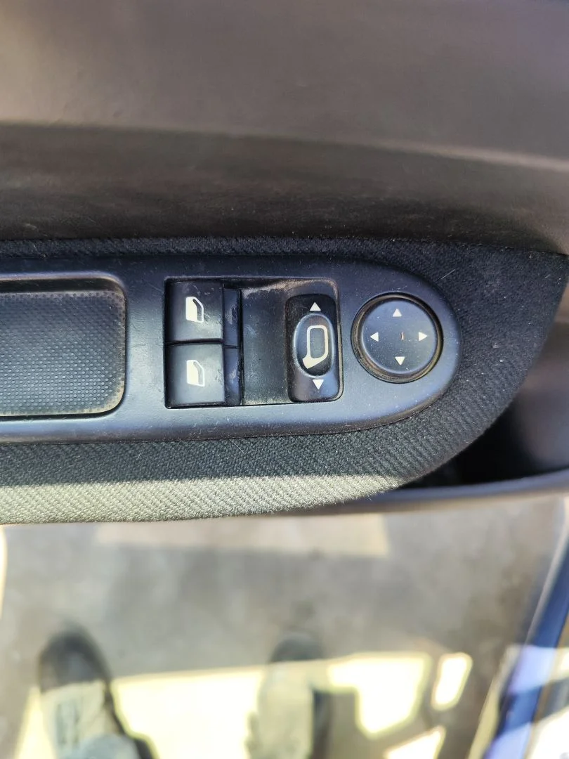 Foto de MANDO ELEVALUNAS DELANTERO IZQUIERDO PEUGEOT 307 BERLINA (S2) 1.4 16V CAT (KFU / ET3J4) (88 CV / 65 KW)