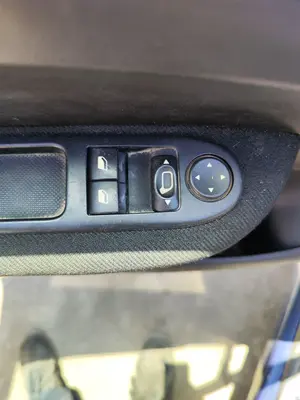 Foto de MANDO ELEVALUNAS DELANTERO IZQUIERDO PEUGEOT 307 BERLINA (S2) 1.4 16V CAT (KFU / ET3J4) (88 CV / 65 KW)