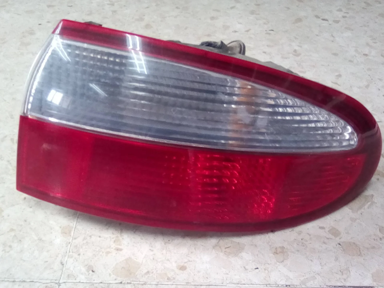 Foto de PILOTO TRASERO DERECHO DAEWOO LANOS 1.6 CAT (106 CV / 78 KW) referencia 96304519