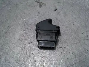 Foto de MANDO ELEVALUNAS DELANTERO DERECHO RENAULT MEGANE I CLASSIC (LA0) 2.0 CAT (114 CV / 84 KW) referencia 838099G foto 2