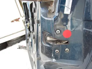 Foto de CERRADURA PUERTA TRASERA DERECHA MAZDA 5 BERLINA (CR) 2.0 Diesel CAT (143 CV / 105 KW) foto 2