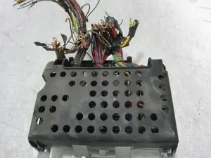 Foto de CAJA RELES / FUSIBLES OPEL ASTRA G BERLINA 1.6 (75 CV / 55 KW) referencia 90589965 foto 4
