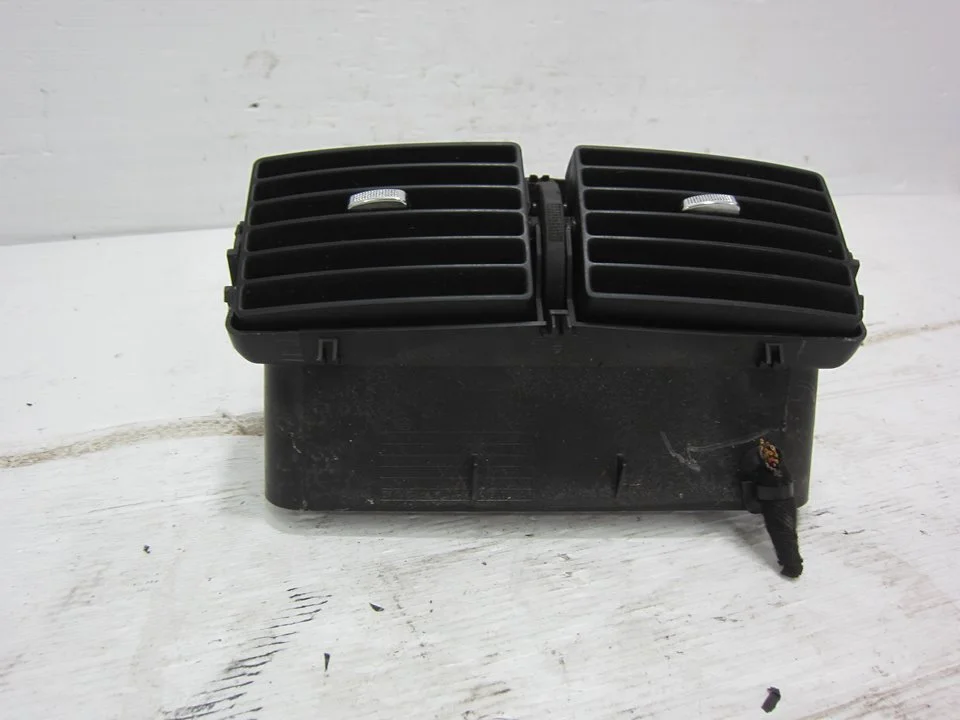 Foto de REJILLA DELANTERA PEUGEOT 307 (S1)(04.2001) 1.6 16V CAT (109 CV / 80 KW) referencia 9634511177