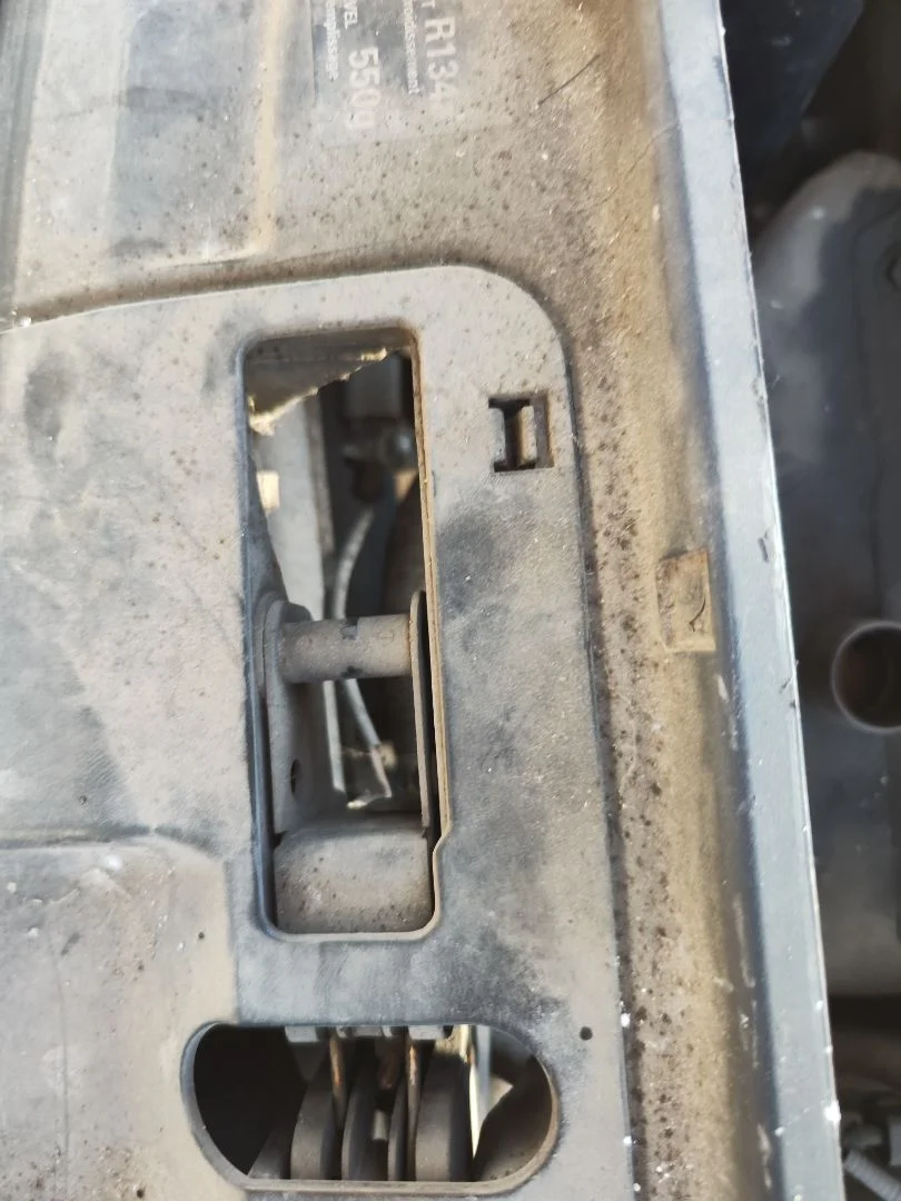 Foto de CERRADURA CAPO VOLKSWAGEN POLO IV (9N1) 1.4 16V (75 CV / 55 KW) referencia 1T0823509C