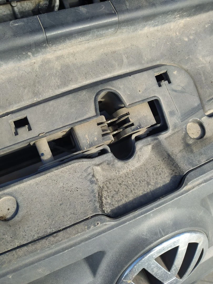 Foto de CERRADURA CAPO VOLKSWAGEN CADDY (2K)(02.2004) 1.9 TDI (BSU) (75 CV / 55 KW)