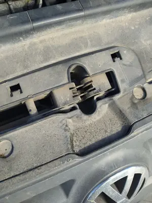 Foto de CERRADURA CAPO VOLKSWAGEN CADDY (2K)(02.2004) 1.9 TDI (BSU) (75 CV / 55 KW)