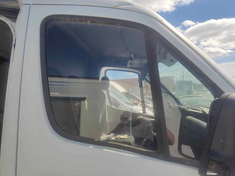 Foto de LUNA DELANTERA DERECHA MERCEDES-BENZ SPRINTER II FURGÓN 2.1 CDI CAT (129 CV / 95 KW)