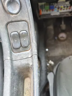 Foto de MANDO ELEVALUNAS DELANTERO IZQUIERDO OPEL ZAFIRA A 2.0 DTI (101 CV / 74 KW)
