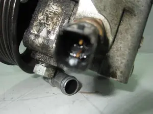 Foto de BOMBA DIRECCION FORD FOCUS BERLINA (CAP) referencia 4M503A733AR foto 5
